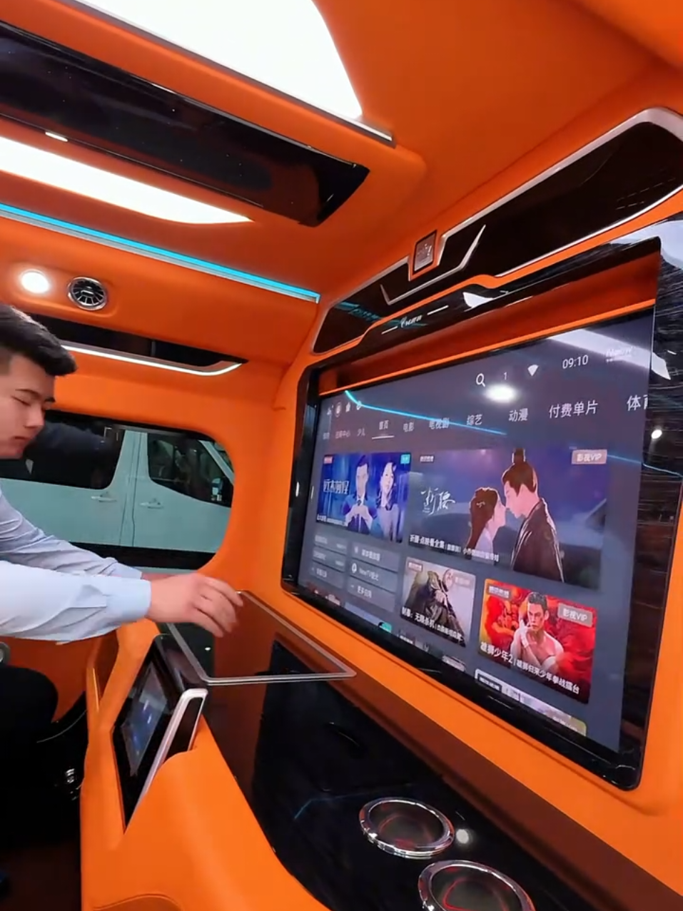 🆕 The Toyota HiAce 2025 is HERE!  #ToyotaHiAce2025 #CarReviewUSA #HiAceVan #ToyotaLife #VanLifeUSA #NewCars2025 #AutoTok #TikTokCars #TechInCars #VanGoals