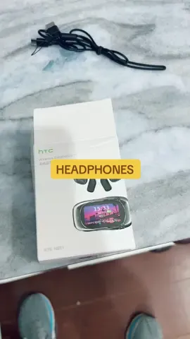 Time to listen #surroundedbysilos #TikTokShop #translation #headphones 