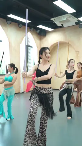 💃🌺my class #orientaldancer #bellydancetiktok #bellydanceclass💃🌺 #bellydancedubai💃 #orientaldance🌺 #designer #bellydanceturorial #bellydancemoves 💃🌺