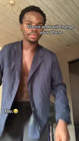 E come be 12 pro max I go do dancing marathon😭🤧#fyp #relatable 