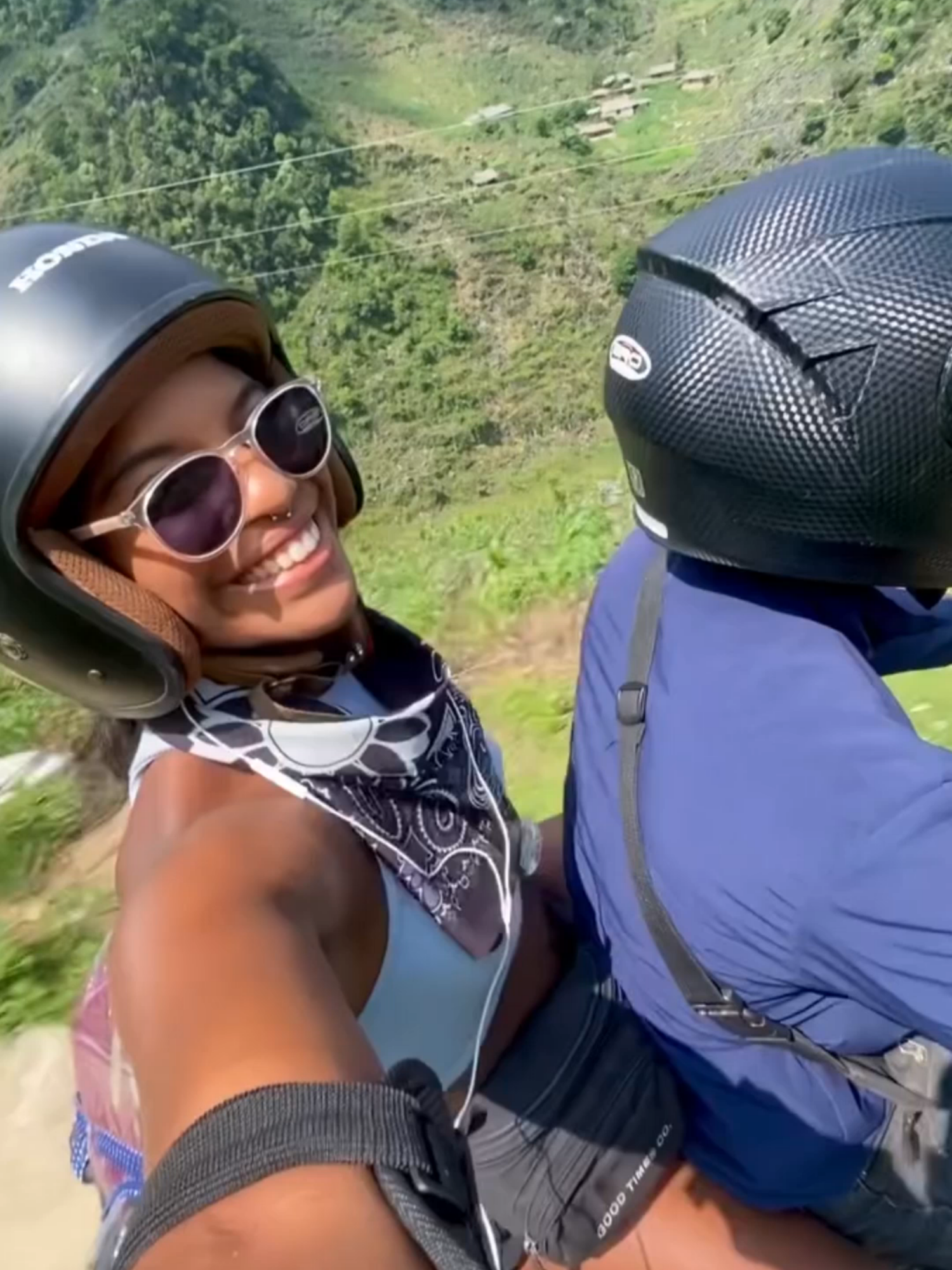 Juliana Marins momentos antes do acidente Juliana gravou um vídeo com uma colega de trilha, momentos antes de cair cerca de 120 metros sobre a encosta do vulcão. #julianamarins #indonesia  #viraltiktokvideo #fly