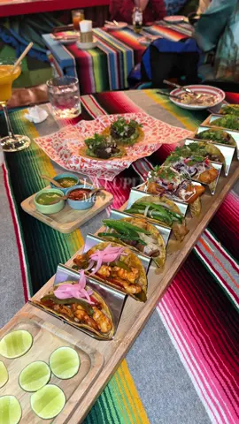 “La Lupita” ร้าน Mexican Tacos แถวสีลมมมม ✨ นั่ง dinner กิน tacos ที่ la lupita จบปุ๊บ เดินไปหลังร้านเข้า Revolucion ดื่มต่อได้เลย อิอิ แต๊กไปช่วงวันอังคาร เลยได้โปร Taco Tuesday! คุ้มมากกกก ได้ตั้ง 10ชิ้นค่ะ มีทั้งกุ้ง เนื้อ หมูกรอบ ปลา อร่อยยย ระหว่างนั้นก็สั่ง cocktail มาจิบ ทานคู่กับ กับแกล้มอย่าง corn guacamole เพลินๆ 🤤🤍 Menu & Prices 🥑 Grilled Corn Guacamole (310.-) 🌽 Elotitos (190.-) 🌮 Tuesday Board Taco (850.-) * 2 Gobernador * 2 Crispy Pork * 2 Fish Baja * 2 Birria  * 2 Suadero 🐮 Wagyu Ribeye Tacos (330.-) 🐔 Chicken Fajita Quesadilla (220.-) Churros (210.-) 🍸 Frozen Passion Fruit Margarita (297.-) 🍹 Frozen Margarita (297.-) #lalupita #mexicanfood #tacos 