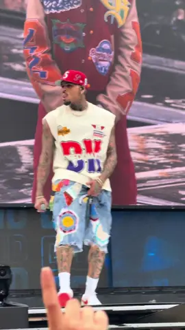 GO GIRLFRIEND 🤍 #chrisbrown #breezy #breezybowl