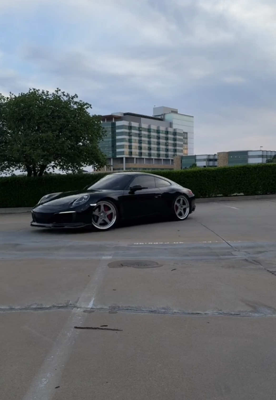 Gotta pull up and air out every time 💨 #911 #991 #porsche #bagged #fyp #porsche911  #stance #foryoupage #carstiktok #car #lowered #viral #aesthetic #explore #carsoftiktok #creatorsearchinsights