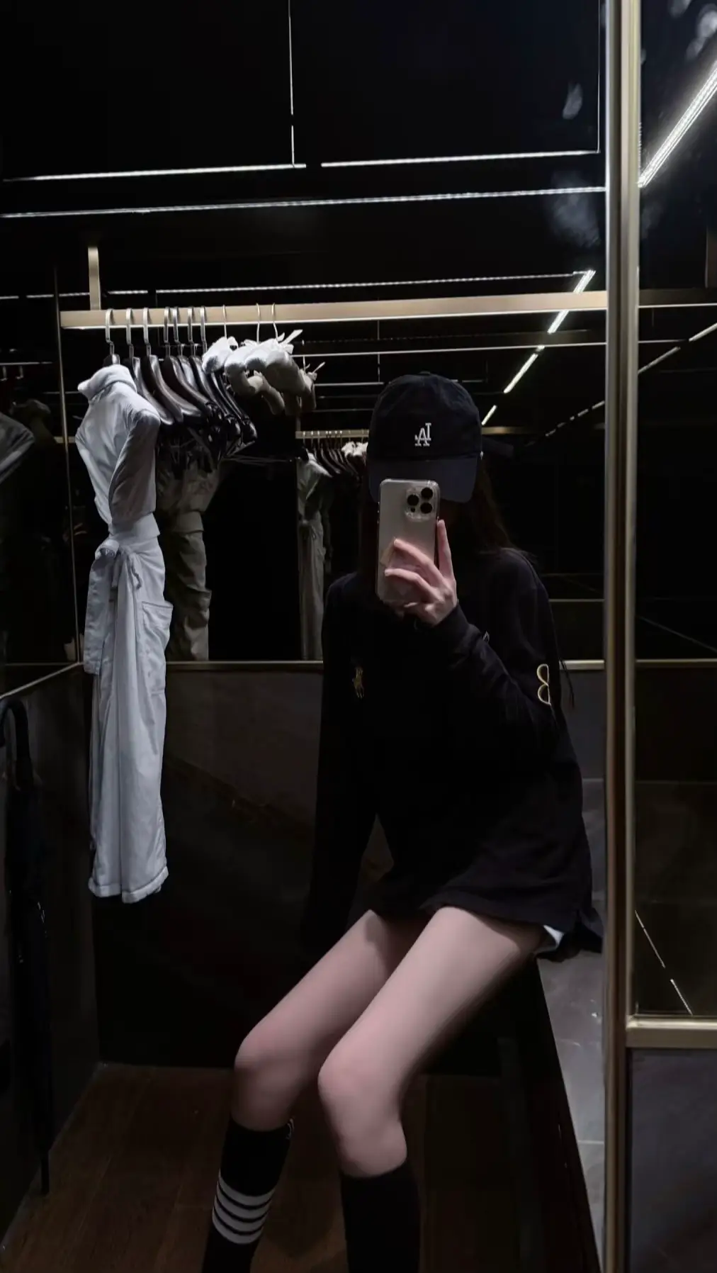孤独不是需要治愈的病症，是灵魂自我对话的留白。心灵越深邃的人，心里越有许多'空位'——那里并非虚无，而是为值得的事物预留的位置。#fyp #viral #xuhuong #trending #tiktok #xuhuongtiktok #trend #xh 