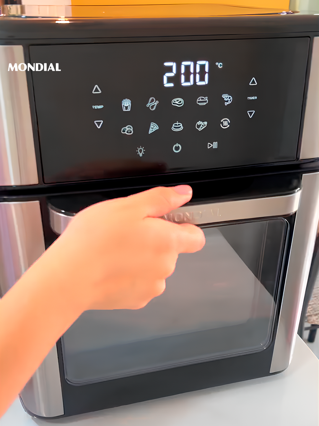 A @thaisbaiadonasci já colocou em ação uma nova parceira incrível: a Air Fryer Forno de 12 litros da Mondial! 😋 Com 10 funções predefinidas e a possibilidade de preparar diversas receitinhas simultaneamente, é o item que não pode faltar na bancada de quem adora cozinhar (ou de quem nem gosta tanto assim, mas AMA praticidade)! Quer ter uma dessas também? Clique agora mesmo no link da bio e garanta a sua. #MondialBR #HomeTok #AirFryer #CozinhaPratica #TikTokReceitas #ReceitasFaceis