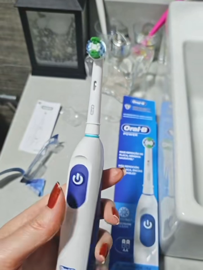 Escova elétrica de dente oral B. #escovaeletrica #oralb #escovadedente 