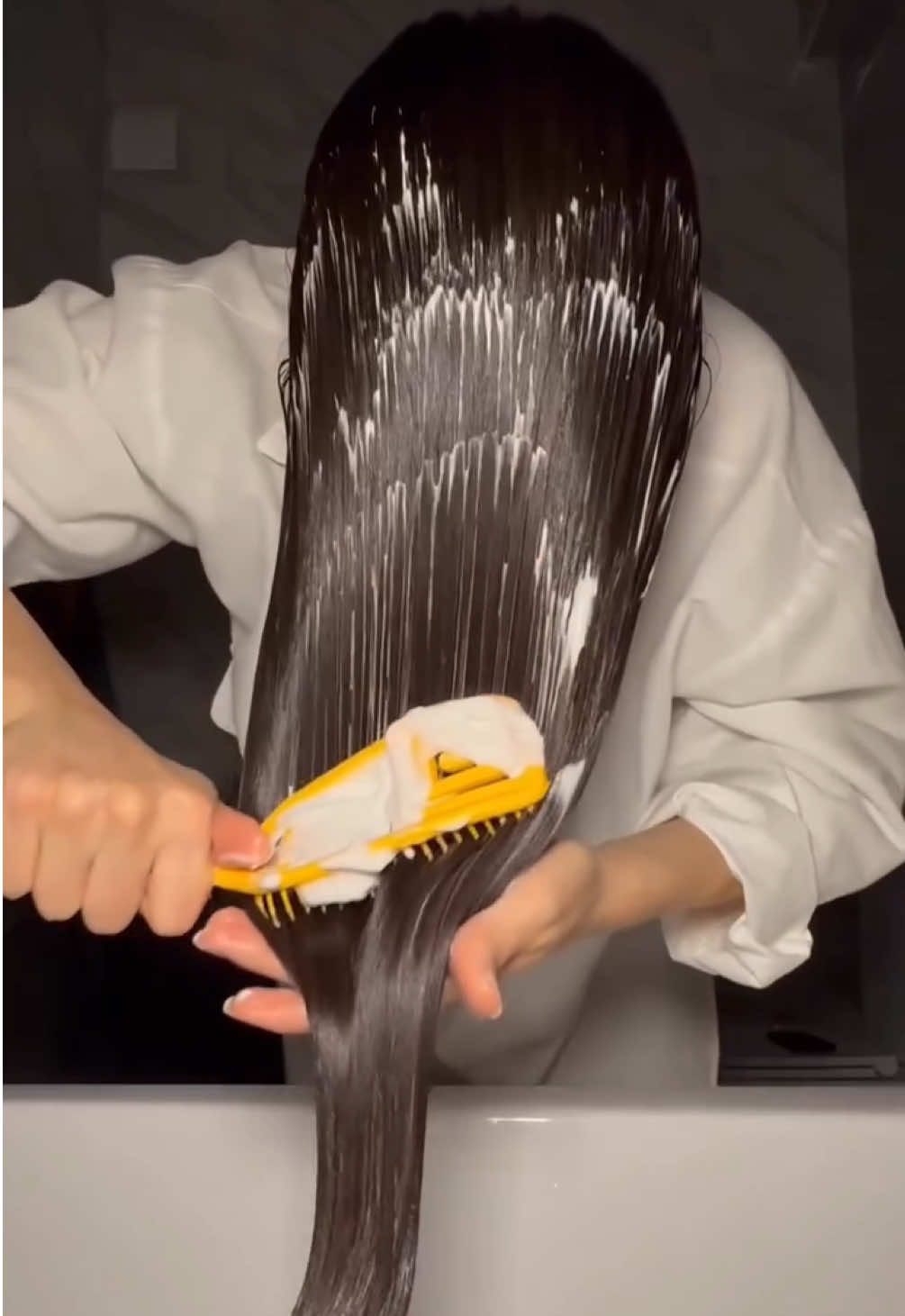 Артикул на маску #148825454 Эта восстанавливающая маска теперь на полочке с моими любимыми продуктами!💛 Волосы после нее стали мягкими, гладкими и легко расчесываются. Видимый накопительный эффект, без силиконов и сульфатов.  Тем, кто доверяет моим рекомендациям, я настоятельно рекомендую заказать эту маску! Особенно тем, у кого сухие, безжизненные волосы!  Мои стали такие рассыпчатые и ооочень мягкие!  Однозначно буду пробовать другие продукты этого бренда! Думаю вы сделаете то же самое, после того как протестируете эту чудесную маску! 💛 #маскадляволос #волосы #укладка #уходзаволосами #бигуди #каскад #стрижка #hair #спрейдляволос #каскадстрижка #hairstyle #длинныеволосы #красивыеволосы #уходдляволос #гладкиеволосы #asmr #асмр #москва #владикавказ #махачкала 
