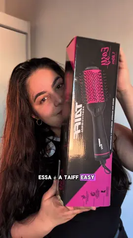 Dica de amiga! A gente sabe q os produtos da Taiff são de altíssima qualidade, por isso escolhi a minha escova secadora da marca, eu sinto um resultado + duradouro com ela.  Quem também tem dela ?  #ugc #ugccreator #cabelos #taiff #escovasecadora 