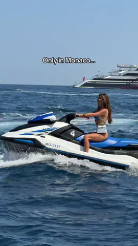 No way is she wearing a mini Kelly 😅 #monaco #montecarlo #hermes #jetski 