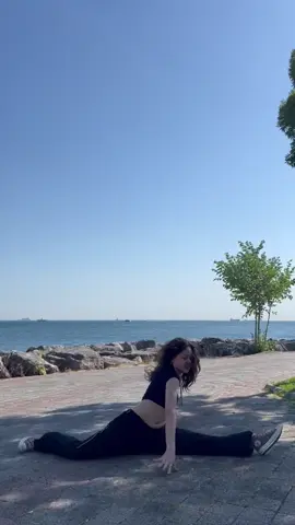 @furk4n77 arkadaki sana cok benziyo #fyp #keşfet #dance #kts #manifest 