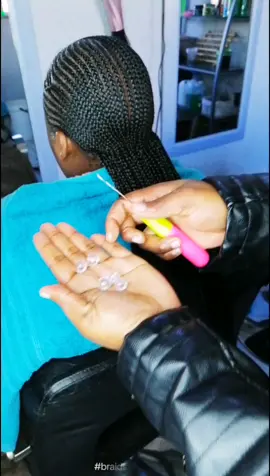 How to put beads in braids tutorial. #hair2025 #hairinspo #viralhairstyle #protectivehairstyles #fulanibraids #knotlessbraidshairstyles #knotlessboxbraids #bohobobbraids #mixinghairpiece #twistbraids #curlyhairstyles #curls #hairfibre #hairextensions #blackhairextensions #hairtutorial #braids #bobbraids #stylesforwomen #snoopy #braidstyles #straightbraids #fyp #creatorsearchinsights @uBuhle Hair and Beauty 