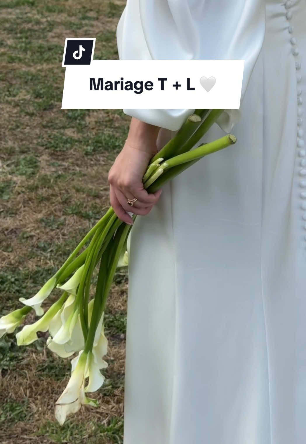 De l’amour, de l’élégance et des petits détails bien pensés ✨ Le genre de mariage qu’on aime organiser chez OMG 🤍  💌 contact@ohmygirls-events.com #weddingplanner #wedding #mariage #mariageparis #mariageprovence #mariagefrance #bridetobe #bride #organisationmariage #weddingplannerfrance #frenchwedding #weddingfrance #decomariage #inspimariage 