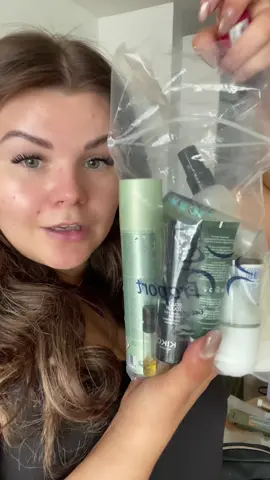 Vastaus käyttäjälle @Ida käsimatkatavaroihin ei vaan mahdu tarpeeksi kosmetiikkaa 🙈😅 #käsimatkatavarat #matkustus #pakkausvideo #kosmetiikka 