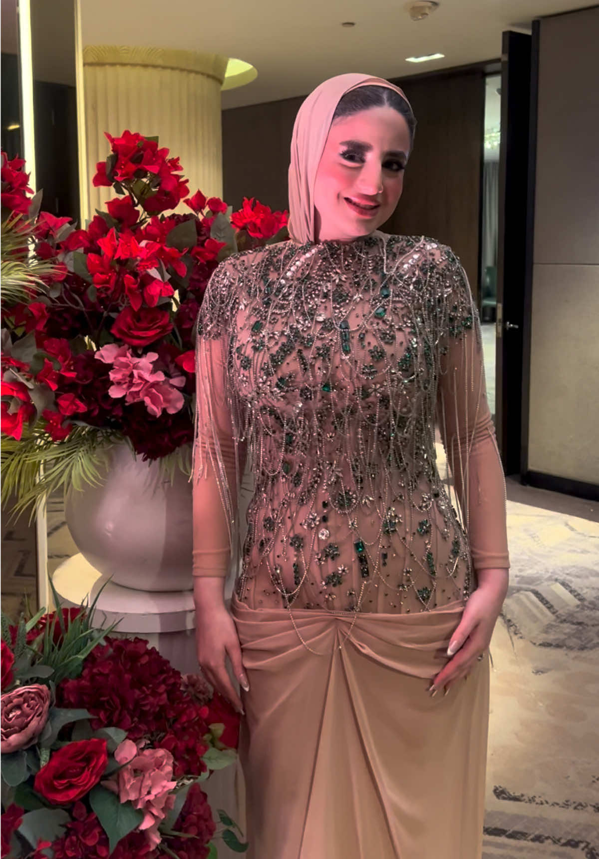 Flowing lines and delicate embellishments create a vision of artistry. #LatelierYosho  #Intoaworldofartisty 