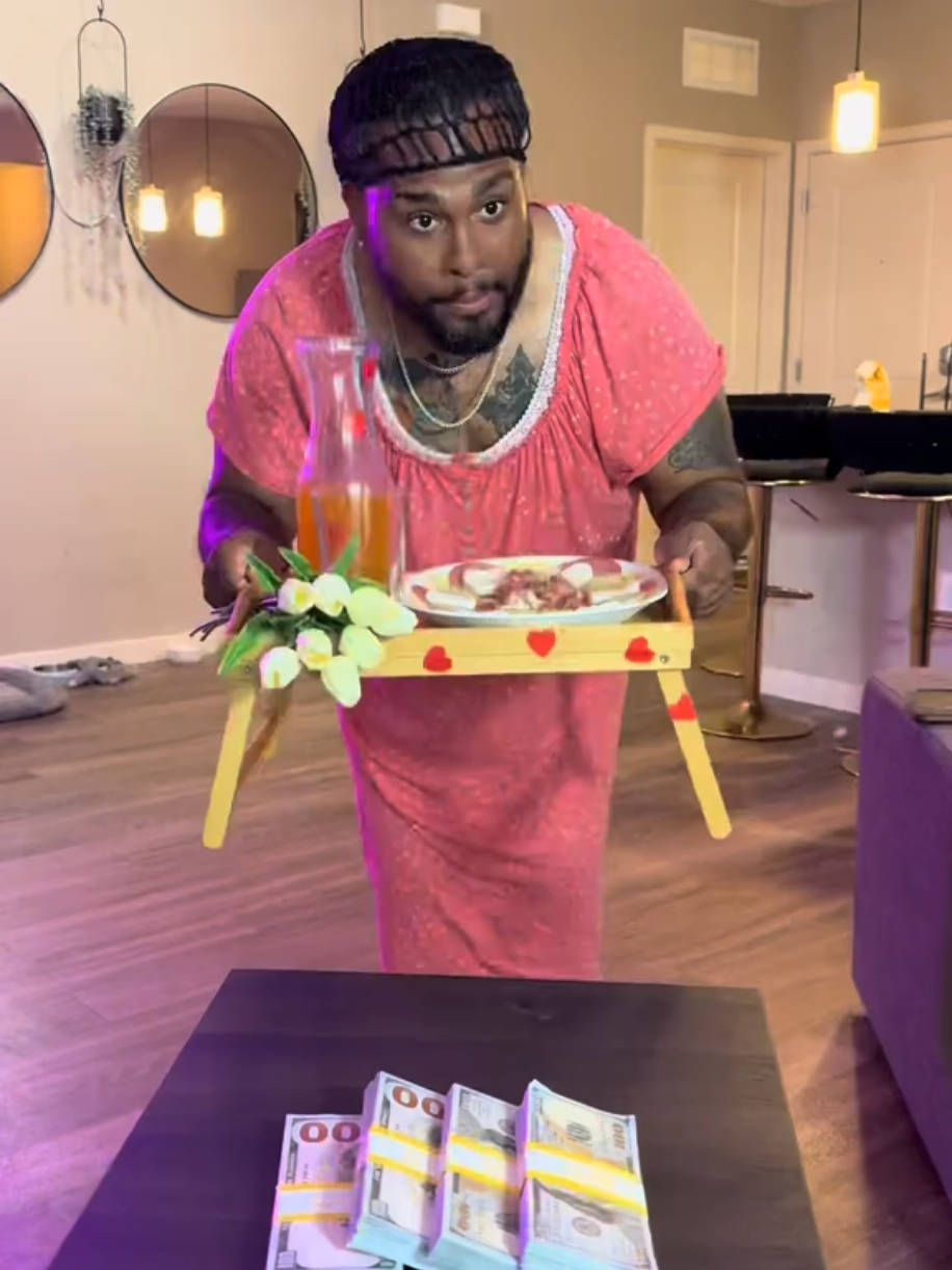 Ahora que trabaja, la doña se volvio chef asistente y fan numero 1! 🤣 #comedia #humor #latinos #hispanos  #papotico #madreslatinas #madres #madreehijo #humor #viralvideos #paratii #paratiiiiiiiiiiiiiiiiiiiiiiiiiiiiiii #foryoupage 