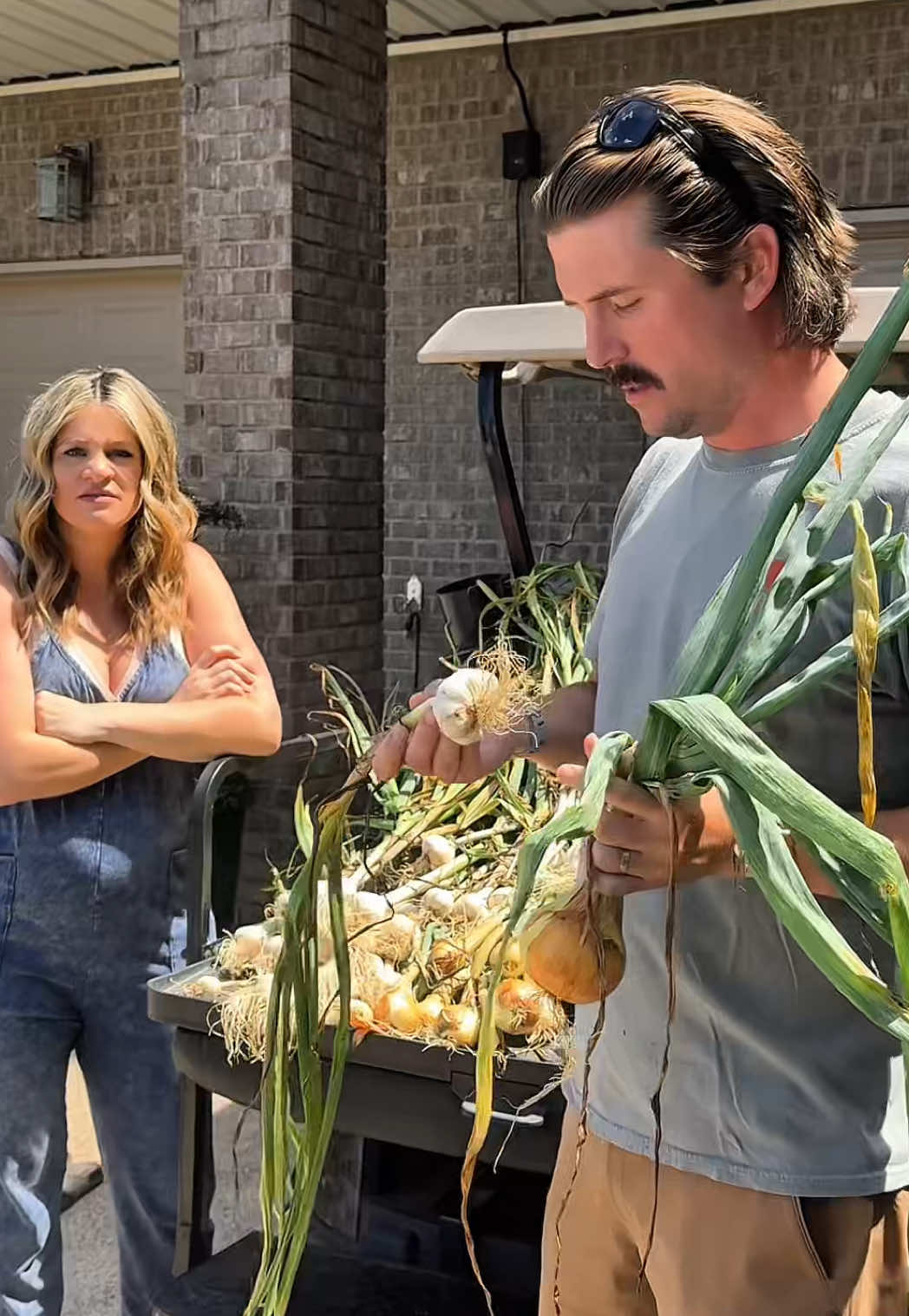 I don’t want y’all to feel pressured to comment or anything but… What do y’all think about his onions & garlic?! 😠👀 #husband #couple #funny #fyp 