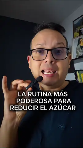 ¿Tienes resistencia a la insulina o diabetes y te han dicho que el ejercicio es importante, pero no sabes por dónde empezar? Te explico por qué moverte no es solo una opción… es una necesidad biológica. Cuando haces ejercicio, tu cuerpo empieza a utilizar la glucosa como fuente de energía de forma más eficiente. Es decir: tus músculos “abren la puerta” para que la glucosa entre, incluso sin tanta necesidad de insulina. Esto reduce los picos de azúcar en sangre, mejora tu sensibilidad a la insulina y, con el tiempo, puede ayudarte a depender menos de medicamentos. Además, el ejercicio regular favorece la construcción de masa muscular, y esto es clave. ¿Por qué? Porque el músculo es un tejido metabólicamente activo: entre más músculo tengas, más glucosa quema tu cuerpo incluso en reposo. ¿Y qué pasa cuando sudas? No solo eliminas toxinas, también activas una cascada de señales metabólicas que estimulan la circulación, regulan hormonas como la insulina, y reducen la inflamación crónica. Pero no se trata de matarte en el gimnasio: ✅ Caminar 30-40 minutos al día ✅ Hacer ejercicios de fuerza 3 veces por semana ✅ Estiramientos o yoga para controlar el estrés Recuerda: no es solo bajar azúcar. Es devolverle al cuerpo su capacidad de autorregularse. Visita el enlace en mi perfil donde también te comparto los suplementos naturales que apoyan el metabolismo de la glucosa, fortalecen tus músculos y aportan los antioxidantes que tu cuerpo necesita para sanar desde adentro. #diabetescontrol #insulinresistance #fitnessfordiabetes #glucosemetabolism #musclegain #resistenciainsulínica #diabetes #saludmetabólica #suplementaciónnatural #ejerciciofuncional