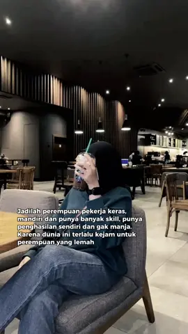 Jadilah perempuan mandiri Yang punya banyak skill  Jadilah perempuan pekerja keras yang bisa cari uang sendiri, bisa menghidupi diri sendiri Yang tidak menggantungkan hidupmu pada orang lain Yang tidak mengharapkan bantuan orang lain Jika kau terjatuh, bangkit sendiri Jika punya masalah, selesaikan sendiri Jika tersandung, bangun sendiri Jangan manja, jangan terlalu sering mengeluh Jadilah perempuan kuat Karena dunia terlalu kejam Untuk perempuan lemah#quotes #semangatberjuang #tkwtaiwan #motivasihidup #trending 