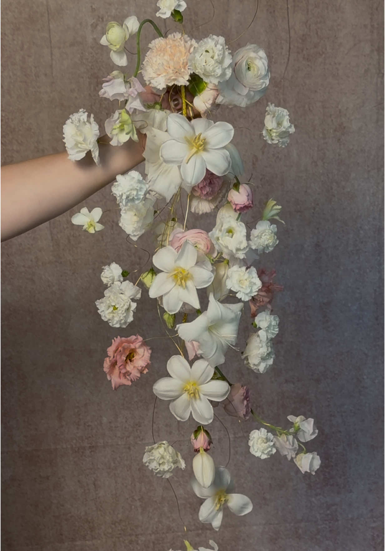 Obsessing over this new technique for the dreamiest bouquets and personals 🫶✨ #weddingflowers #flowerbouquet #flowerarrangement #floristsoftiktok #florist 