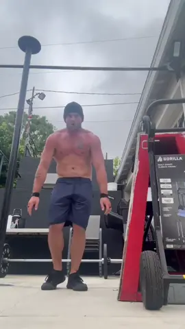 Friday’s just another step in the hustle. 👊 #friday #fridaymood #fridayvibes #Fitness #fitnessmotivation #weekendready 
