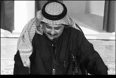 صدفه غريبه والحقيقه ماعلى الدنيا غريب يا زينها صدفه بلا سابق وعد يا زينها الله صرفها لي مثل صرف العلاج من الطبيب أثر الجروح تطيب لا من عولجت في حينها لا طاب جرحي منه من غيره لعلّه ما يطيب يطعن وطعناته على شان الغلا راضينها أحلى شوي من العسل وألذ من طعم الحليب وأحر من همسة شفايفها وغمزة عينها ومجدّلٍ يوم أنتثر كلّه ماغير يفوح طيب يطيح لو ماتفهقه بيسارها ويمينها لاينزعج ترى الجمل ما طاح لو أنّه صويب لا يابعد ناسٍ تحد لطيحته سكينها ولايفرح الحاسد تراها طعنةٍ من يد حبيب وشلون أبا انساها وهو بين الفؤاد وبينها .. #يلطان_الهاجري#like#explor 