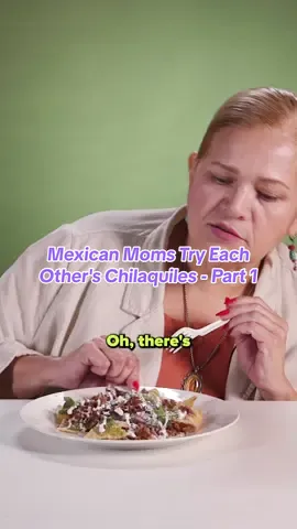 Those don’t look like the chilaquiles my mom makes, these are Nachos! #chilaquiles #mexicanmoms #momstry #momsreact #nachos #latinostry #perolike 