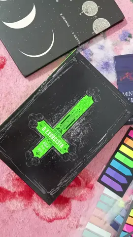 🚨 Indicação de livro sensível🚨  Algumas pessoas podem se sentir incomodadas com o conteúdo desse livro.#livros #booktokbrasil #leitoresdotiktok #livrostiktok #booktoker #BookTok 