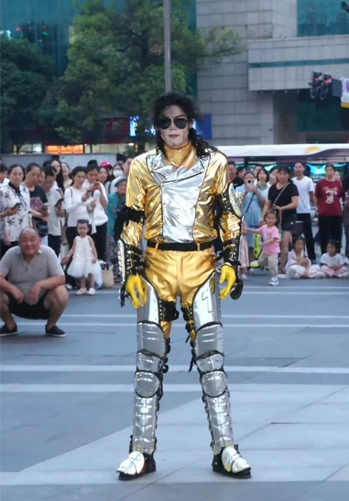 The Regal Moonwalk Monarch, Commanding the Allegiance of Souls！#caijun #michaeljacksoncaijun#michael #mj #dance #moonwalk #scream 