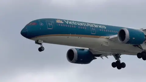 Boeing 787-9 Dreamliner VN-A867 trong chuyến bay VN7245 khởi hành từ HAN đi SGN.  #VietnamAirlines #VNA #VNAVietnam #VNAAirlines #VietnamAirlinesFleet #VietnamAirlinesSpotting