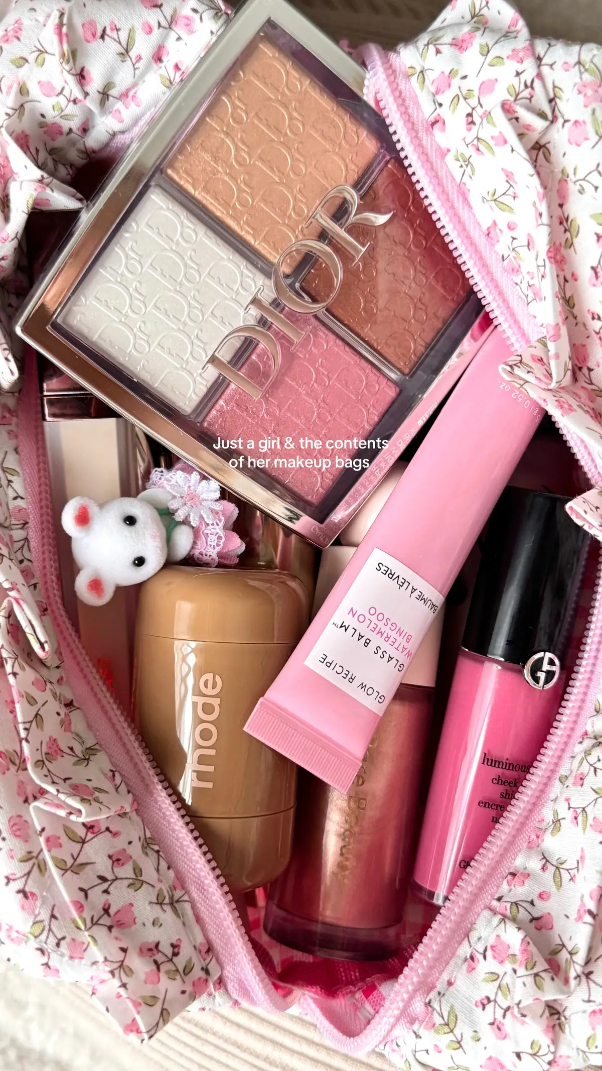 #whatsinmybag #makeupbag #fyp #girlythings #girlytok #BeautyTok #aesthetic #makeup #beauty #pinterestaesthetic 