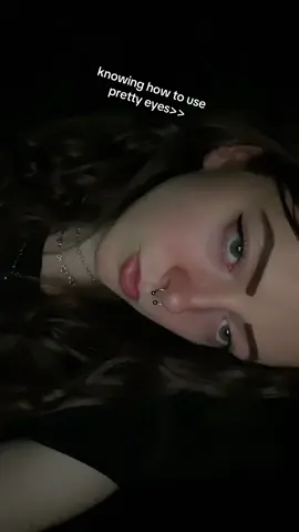 #greeneyes #curlyhair #fyp 