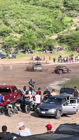 En la atascadero  #4x4 #rzr #offroad #ruta #mendoza #guanajuato #entretenimiento 