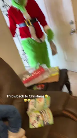 She was not fw it at all😂😭😭#grinch 