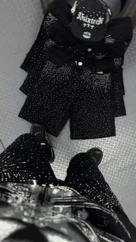 Nueva colección bermuda brillo Precio: $1,690 Size:  30-38 🛵 Envios a todo el pais 📲WhatsApp📲 809-938-5250 ⌚️Horario:  9:00AM  a.  9:00PM 📍Calle Juan Marichal, Los Rios, Santo Domingo