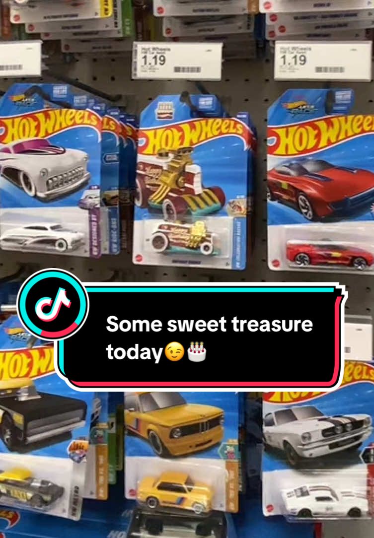 Definitely some sweet finds today!!🤩🔥🎂#fyp #foryoupage #viral #hotwheels #hotwheelscollections #hotwheelhunting #collector #diecastcollectors #hotwheelspremium #regulartreasurehunt #cars #hotwheelsteamtransport 