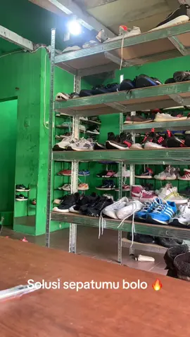 Sampun ready bolo 🫡#runningshoes #sepatularimurah #Running #sneakerstore #thriftingsemarang #sepatusecond #thriftingsneakers #sneakersmurah #sneakersmurah #semarangpride🔥 #sepatupria #thriftingsepatu 