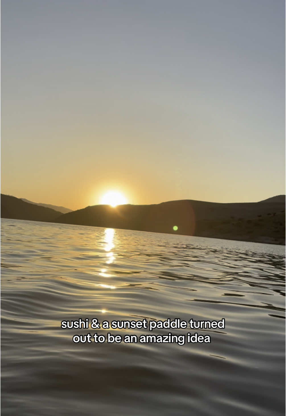 Come paddle board with me on a Friday night in Utah ✌🏼 🍣 : Sapa 📍 🌊 : East Canyon Reservoir 📍 🏄🏽‍♀️ : @ROC OUTDOORS  #utah #paddle #sunset #lakeday #nature #Outdoors #adventures #sushi #paddleboard 