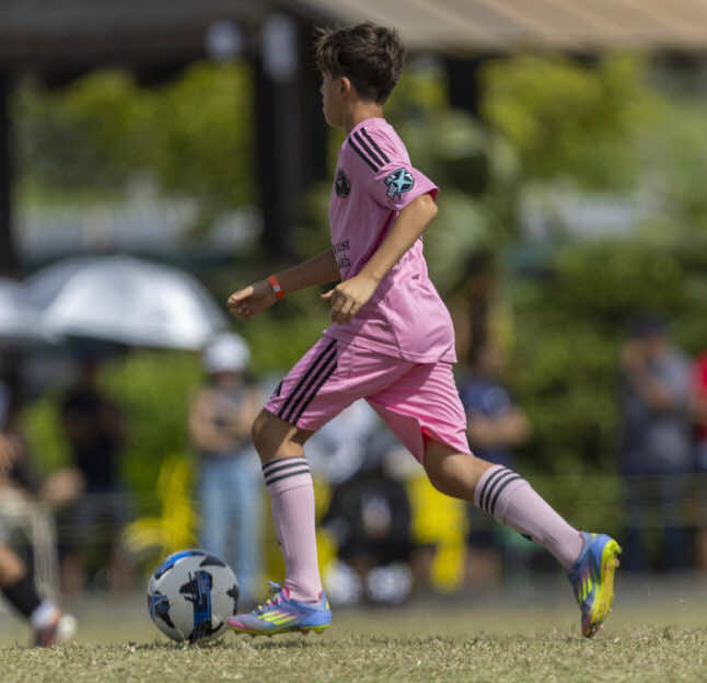 Thiago Messi trong trận đấu tại vòng 1/8 và tứ kết của MICFootball. Thiago ngày càng có sự tự tin hơn sau khi ghi bàn trở lại 👏🏻. #messi #thiagomessi #intermiamicfacademy #sub13 #miccup #xuhuong 