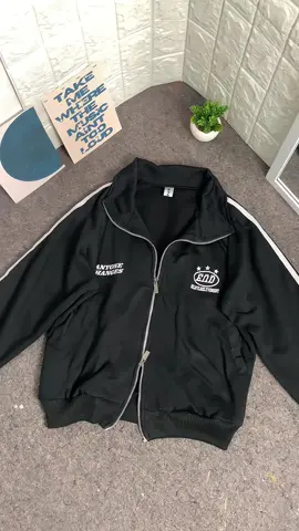 #jaketzipper #sweater #jacket #skenaoutfit #OOTD #outfitideas 