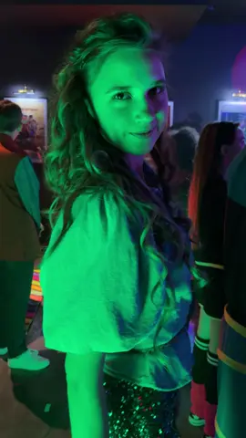 How’s my 80s outfit? 🔥 #girl #party #beautiful #fyp #weekend 