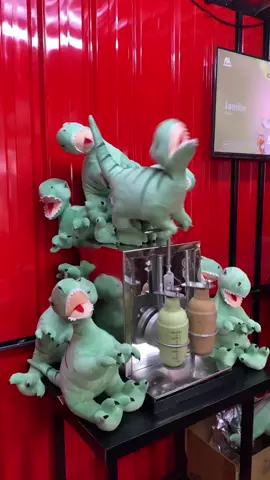Lucu banget sih sumpah 😭 Baru pertama kali liat Dino nge-shake minuman!  😆🦖 kalau kalian tau outletnya komen dong , aku mau mampir