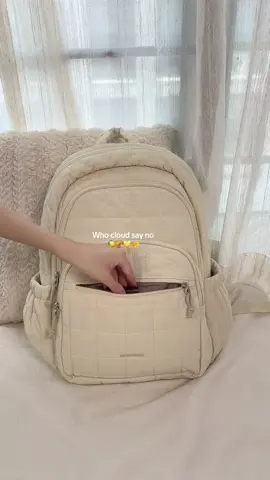 Who could say no to this cute cheese backpack 🥺#bagsmart #whatsinmybag #schoolready #backtoschool #backpack #puffy #paydaysale 