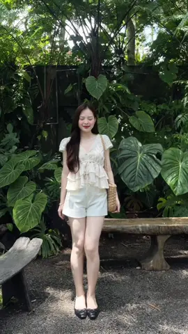 hơ hớ hơ hơ hờ hơ 🍃🏝️⛅️ #hoanhi #aokieunu #outfitideas #quanshortnu #phoidoxinh #summervibe 