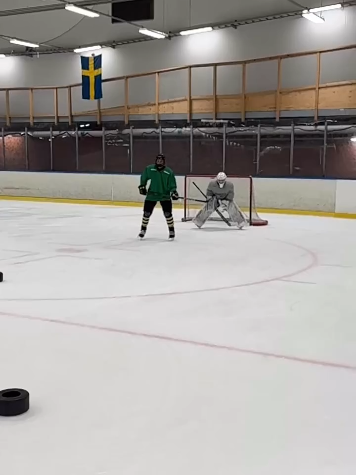 Skills träning. Neo Nordstrand AIKJ18 , Leo Schlegel Djurgårdens J18 och Hampus Norlander Huddinge J18 #ishockey #hockey #hockeypractice #hockeyplayer #icehockey