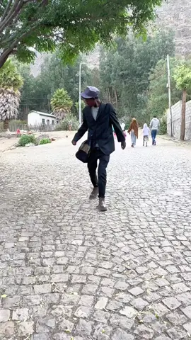 # ቀጭኑ ተረጋጋ ተረጋጋ🤣🤣 #ethiopian_tik_tok🇪🇹🇪🇹🇪🇹🇪🇹habeshatiktok #funnytiktok #habeshatiktok #habeshatiktok #creatersearchinsights #vairal_video_tiktok @ታኩር @Amanye አኮሌ @𝐎𝐒𝐌𝐀𝐍 𝐁𝐄𝐘𝐘👑ƁØŜŠ💰😎 @💈tom barber💈shop✂️ @ሚፍታህ 