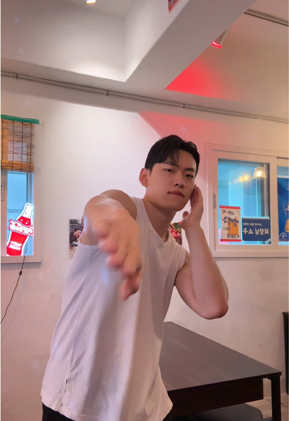 꾸물꾸물 i am sexy snake🐍  Thank you for watching my show #kpop #kdrama #kculture #kfood #dancechallenge #sexydance #korean #normalguy 