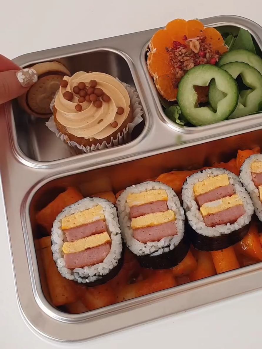 What’s in my Bento: 🔥 Tteokbokki : Spicy Korean Rice cake with fish cakes 🥢Kimbap : Spam & Egg...#aesthetic #satisfyingvideo #trending #asmrfood #asmrsounds #asmr #food #satisfying #noodles #lunch #fyp 