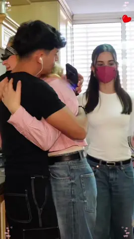 Surprised my long-distance love today ✈️❤️#fyp #fypp #fypviral #viral #surprise #young #love #girlfriend #homecoming #return#comback #younglove 
