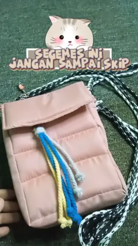 Tas cute bingitzzz 😭😭😭 rugi kalau gak CO!!! #pocketpuffy #slingphone #pocketbag #slingbag #phonebag #tasmini #tasviral #fyp 
